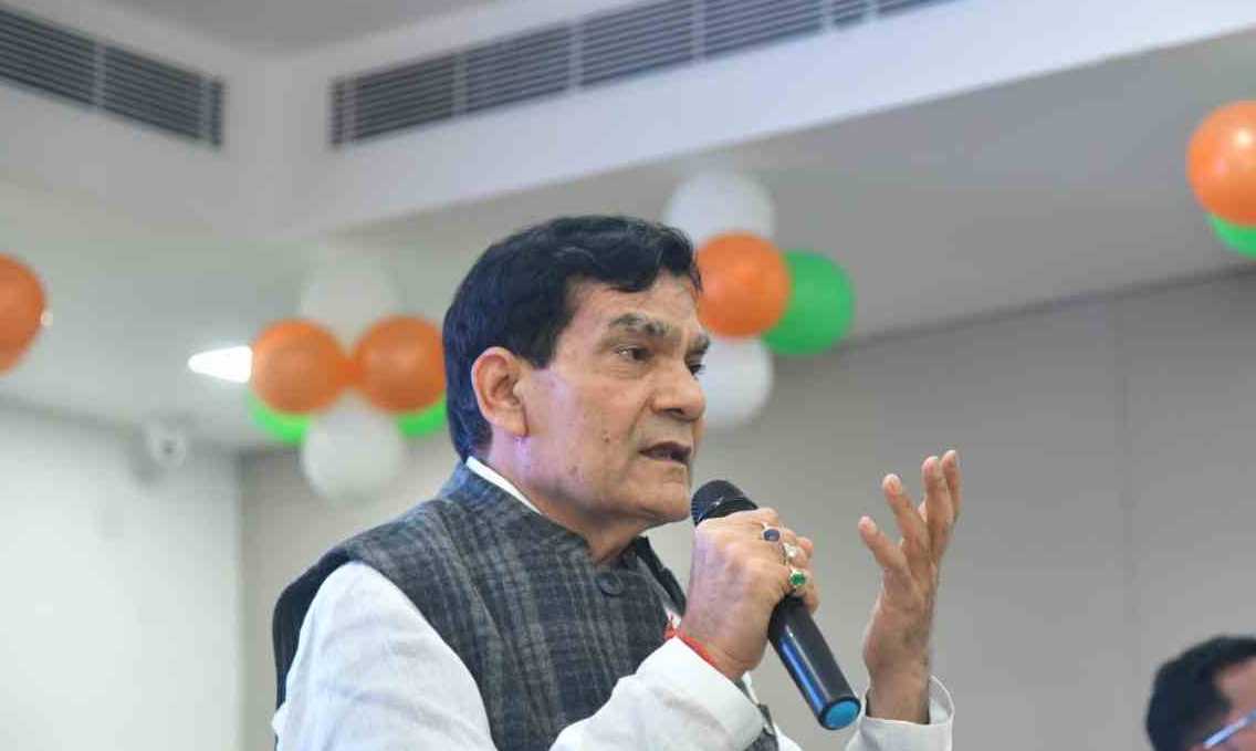 यूपी बीमारू राज्य की श्रेणी से निकला बाहर, अब हो रहा विकास : एके शर्मा